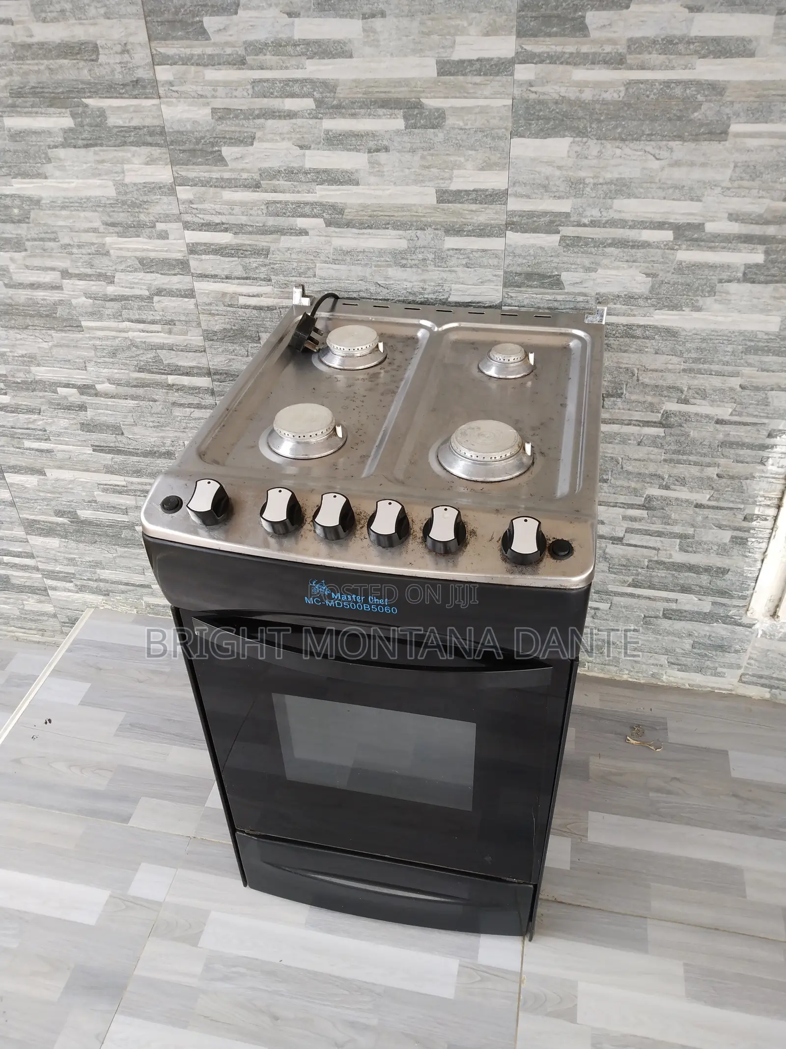 Used MasterChef MC- MD500B5060 4 Burner Gas Stove.