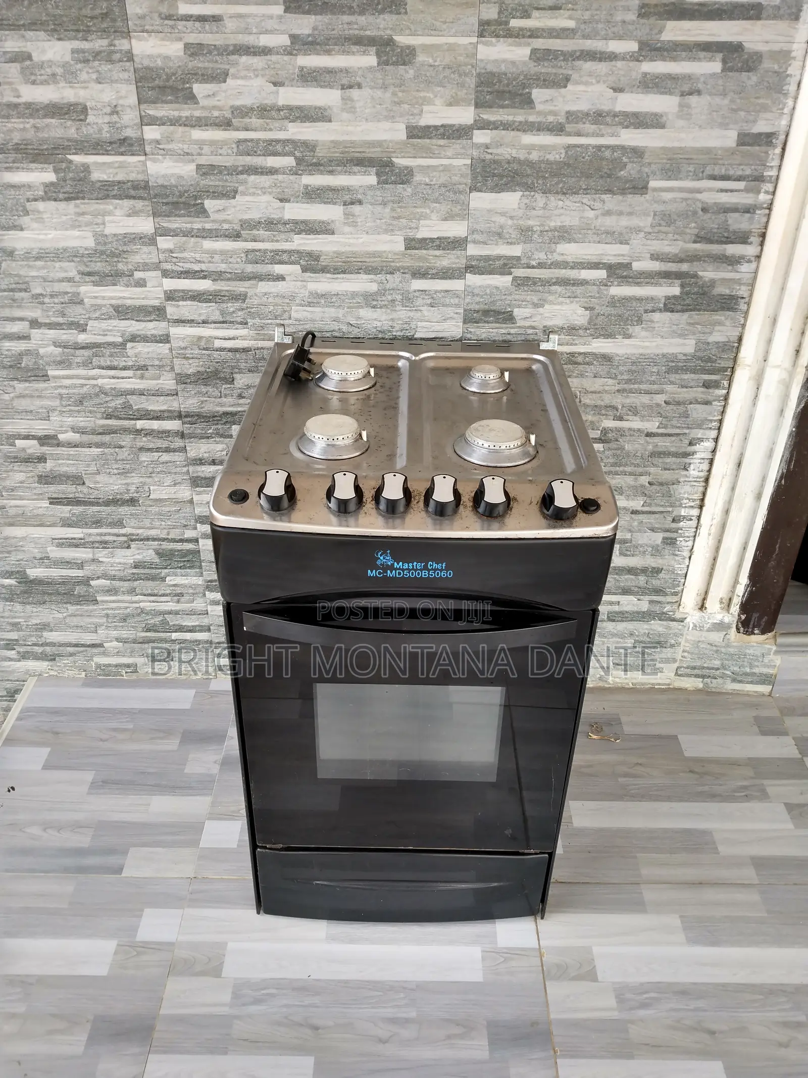 Used MasterChef MC- MD500B5060 4 Burner Gas Stove.