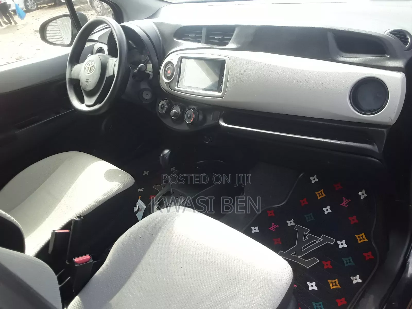 Toyota Vitz 2013 Black