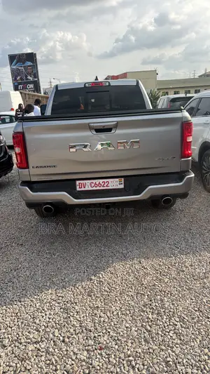 RAM 1500 Laramie Crew Cab 4WD 6.3 ft SB 2024 Silver