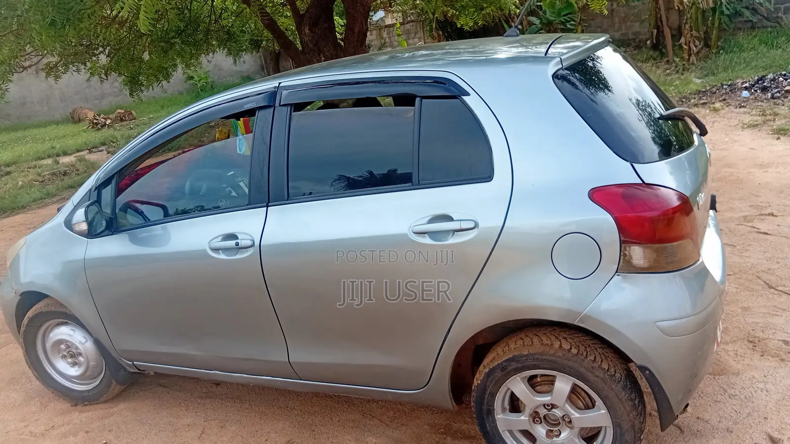 Toyota Vitz 1.3 AWD 5dr 2010 Gray