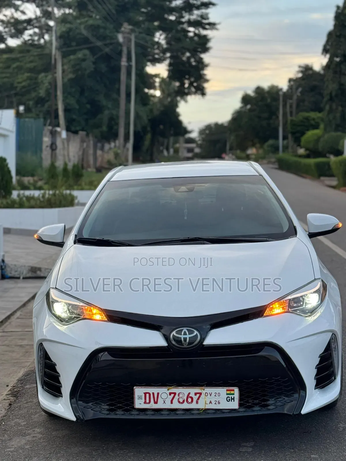 Toyota Corolla SE (1.8L 4cyl 2A) 2019 White