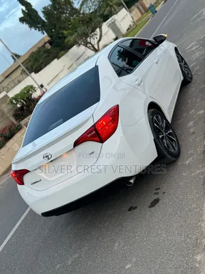 Toyota Corolla SE (1.8L 4cyl 2A) 2019 White