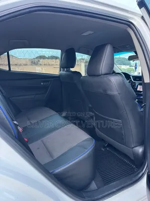Toyota Corolla SE (1.8L 4cyl 2A) 2019 White