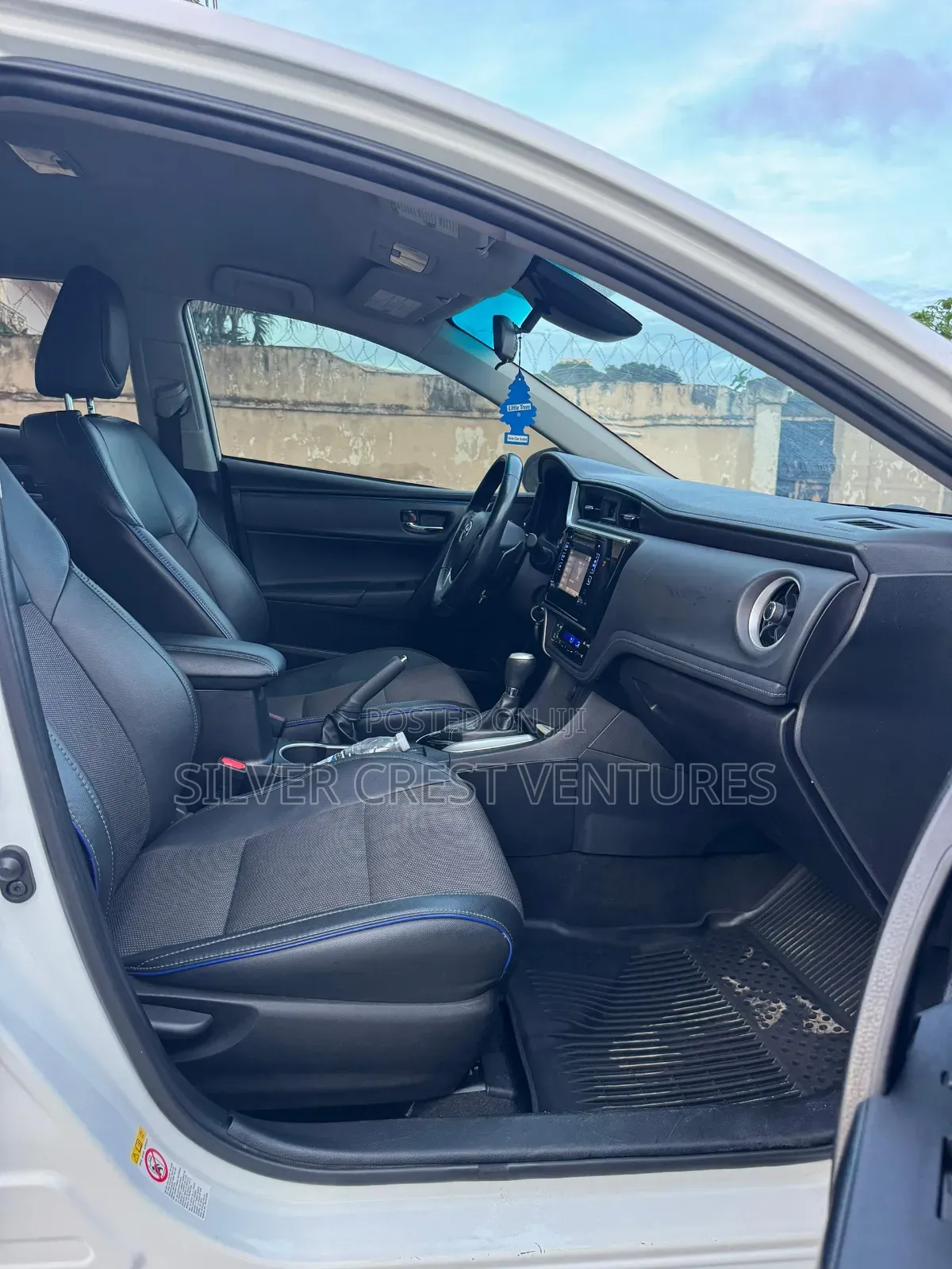 Toyota Corolla SE (1.8L 4cyl 2A) 2019 White