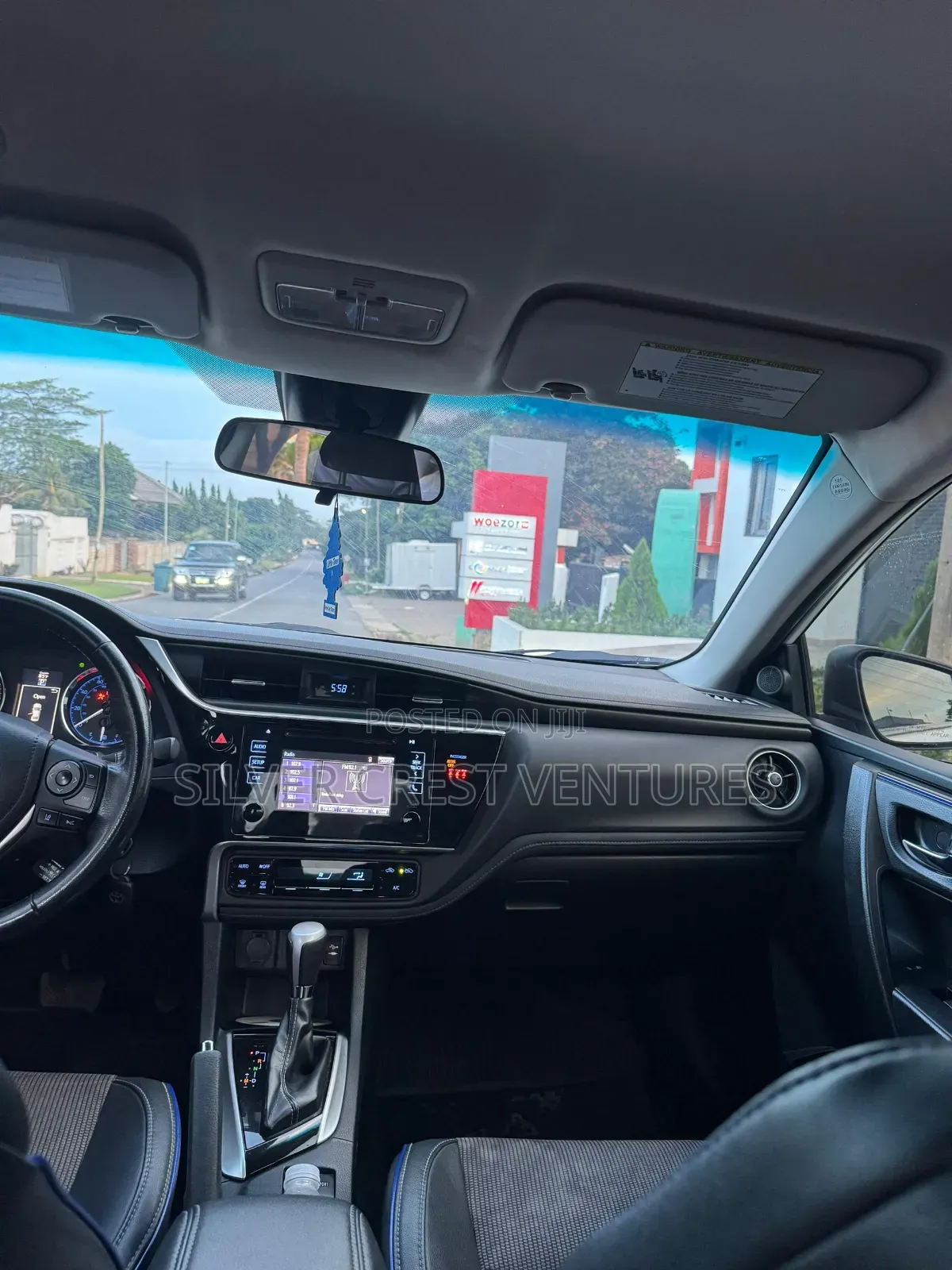 Toyota Corolla SE (1.8L 4cyl 2A) 2019 White