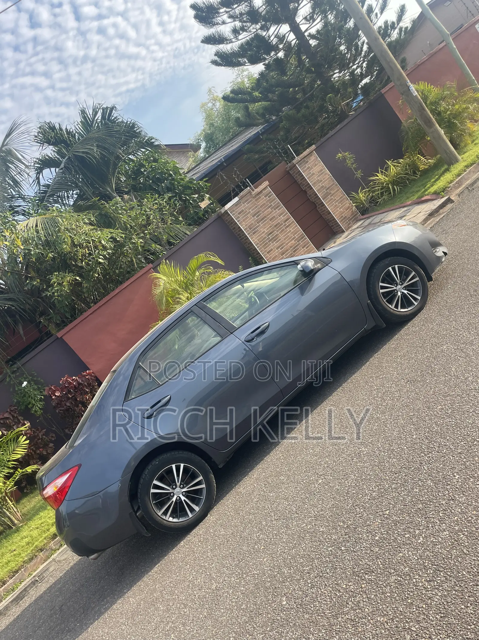 Toyota Corolla L 4dr Sedan (1.8L 4cyl CVT) 2017 Gray