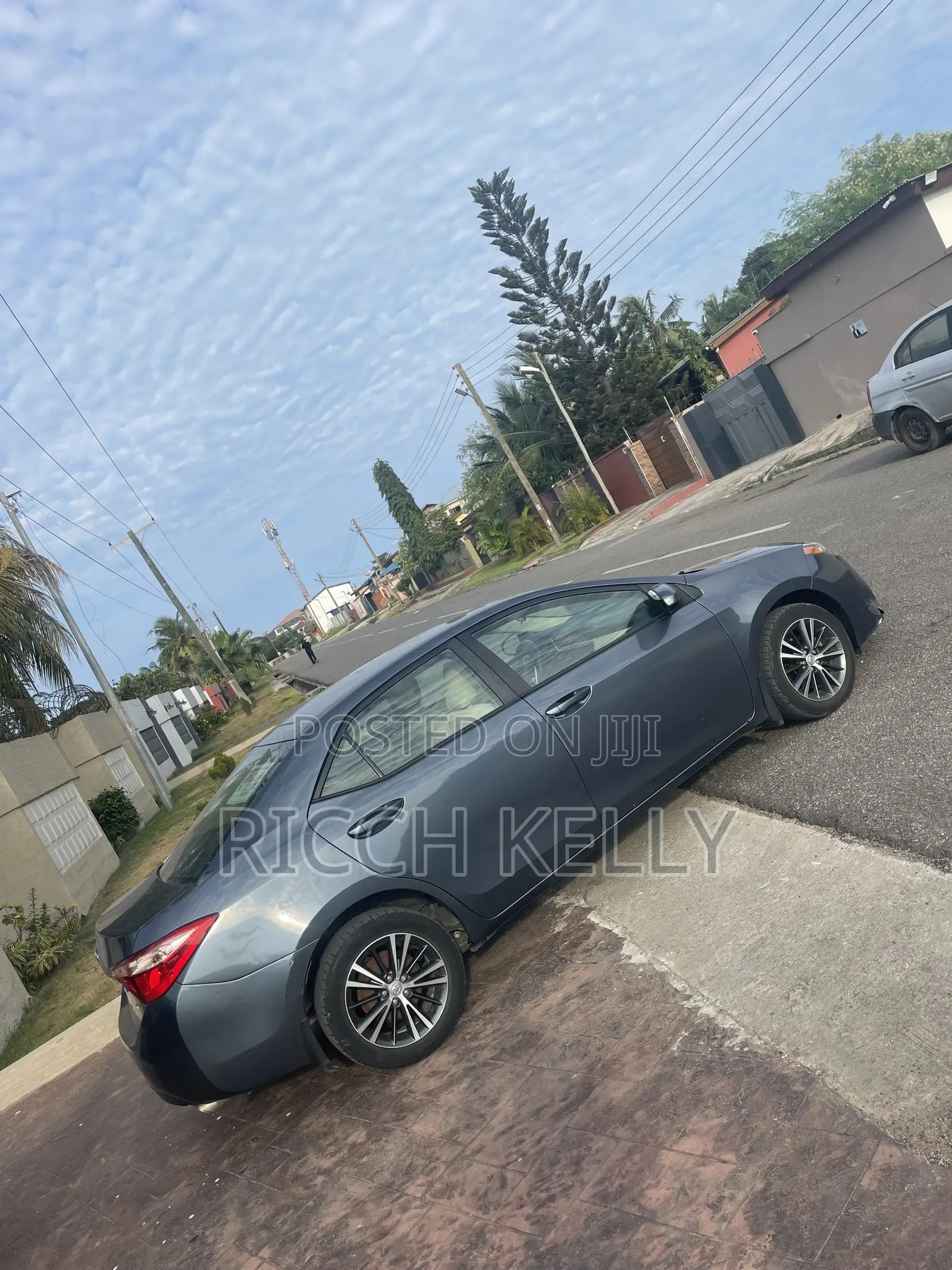 Toyota Corolla L 4dr Sedan (1.8L 4cyl CVT) 2017 Gray