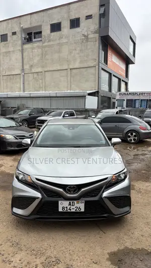 Toyota Camry SE 2022 Gray
