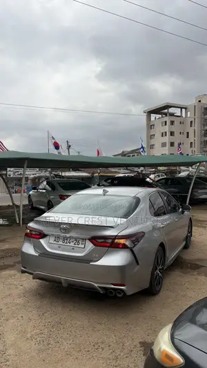 Toyota Camry SE 2022 Gray