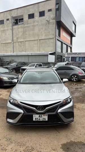 Toyota Camry SE 2022 Gray