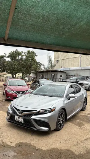 Toyota Camry SE 2022 Gray