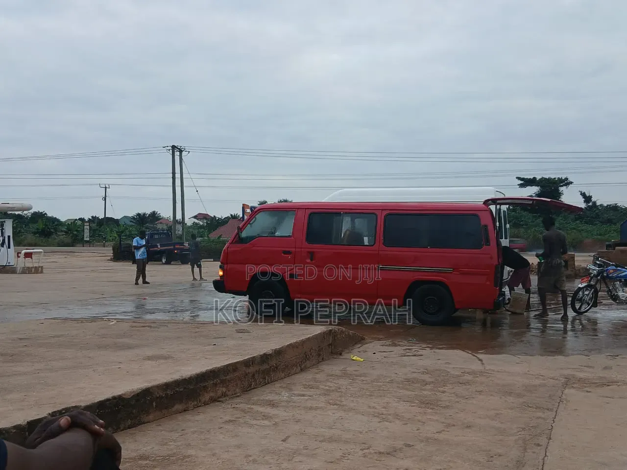 Nissan Caravan (Urvan) 1994 Red