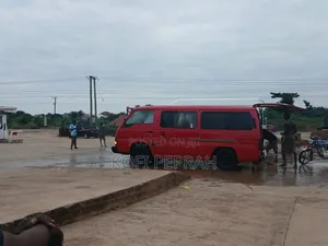 Nissan Caravan (Urvan) 1994 Red