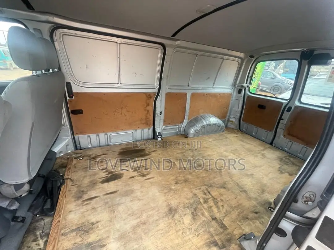 Toyota HiAce 2012 Silver