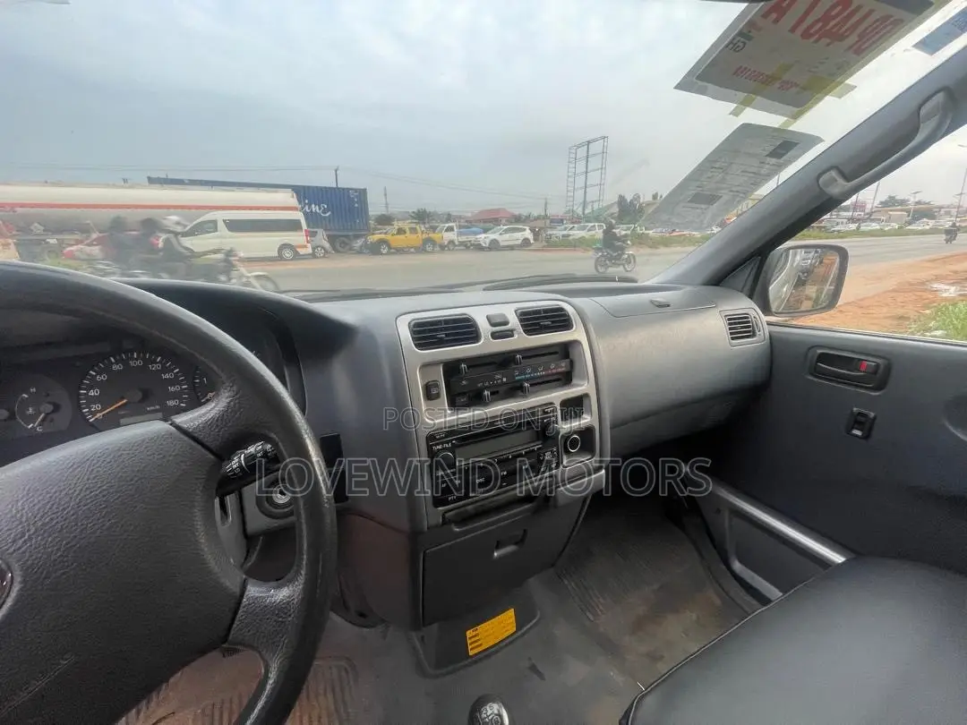 Toyota HiAce 2012 Silver