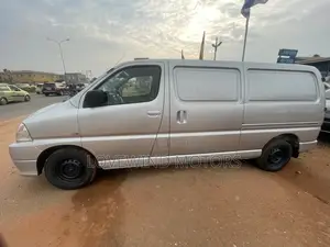 Toyota HiAce 2012 Silver