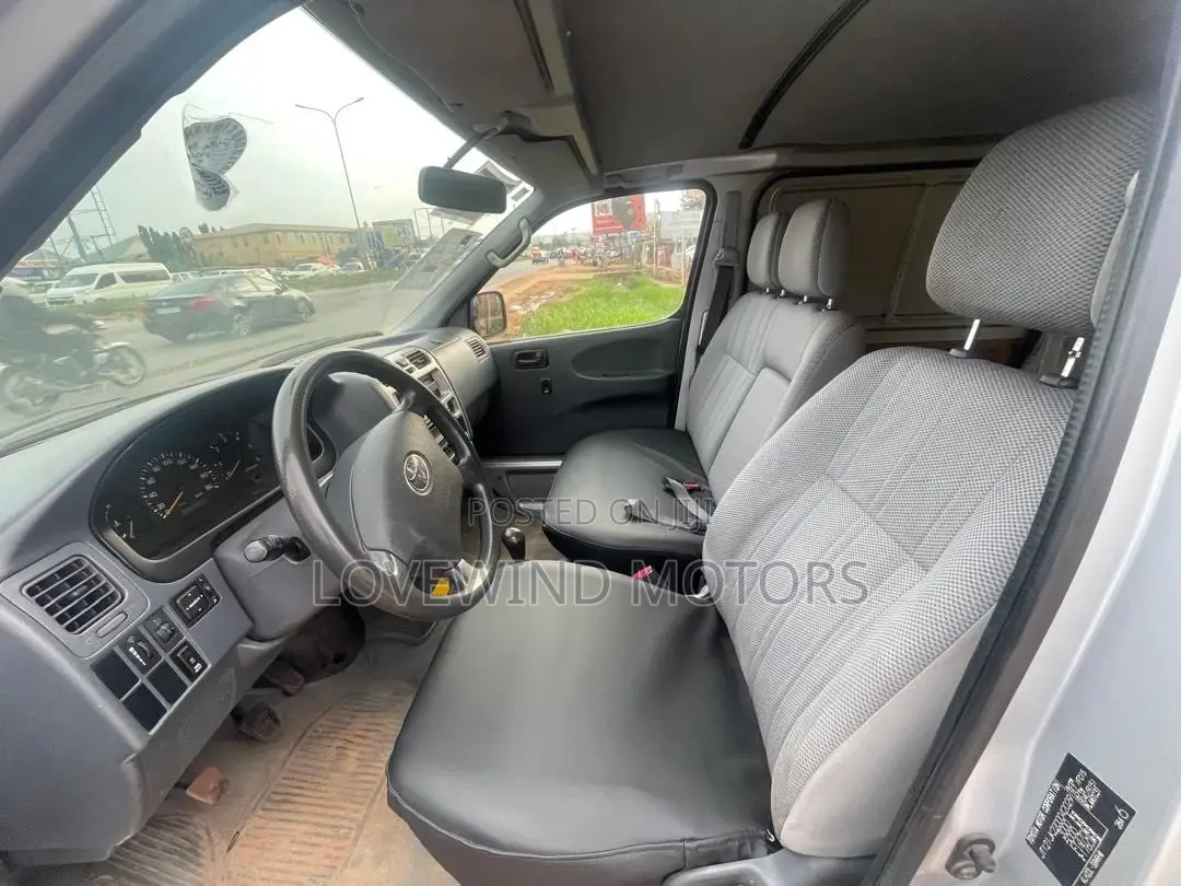 Toyota HiAce 2012 Silver