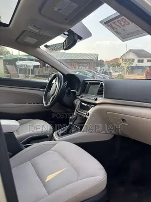 Hyundai Elantra SE Sedan FWD (2.0L 4cyl 6M) 2017 Beige