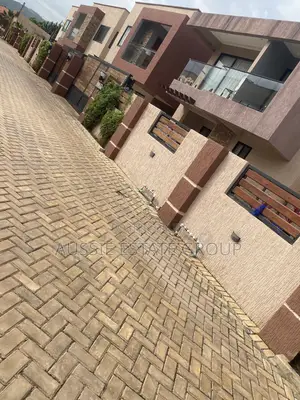 4bdrm Townhouse / Terrace in Aussie Estate, Oyarifa for rent