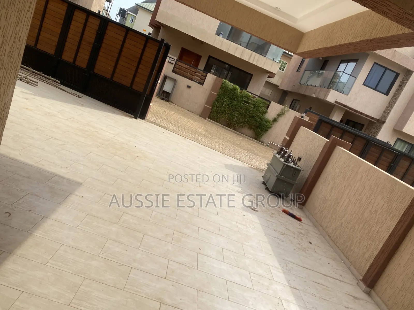 4bdrm Townhouse / Terrace in Aussie Estate, Oyarifa for rent