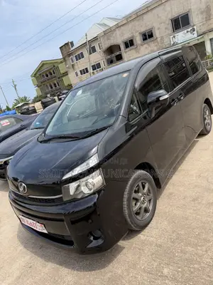 Toyota Voxy V 4WD 8-Seater 2012 Black