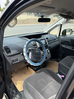 Toyota Voxy V 4WD 8-Seater 2012 Black