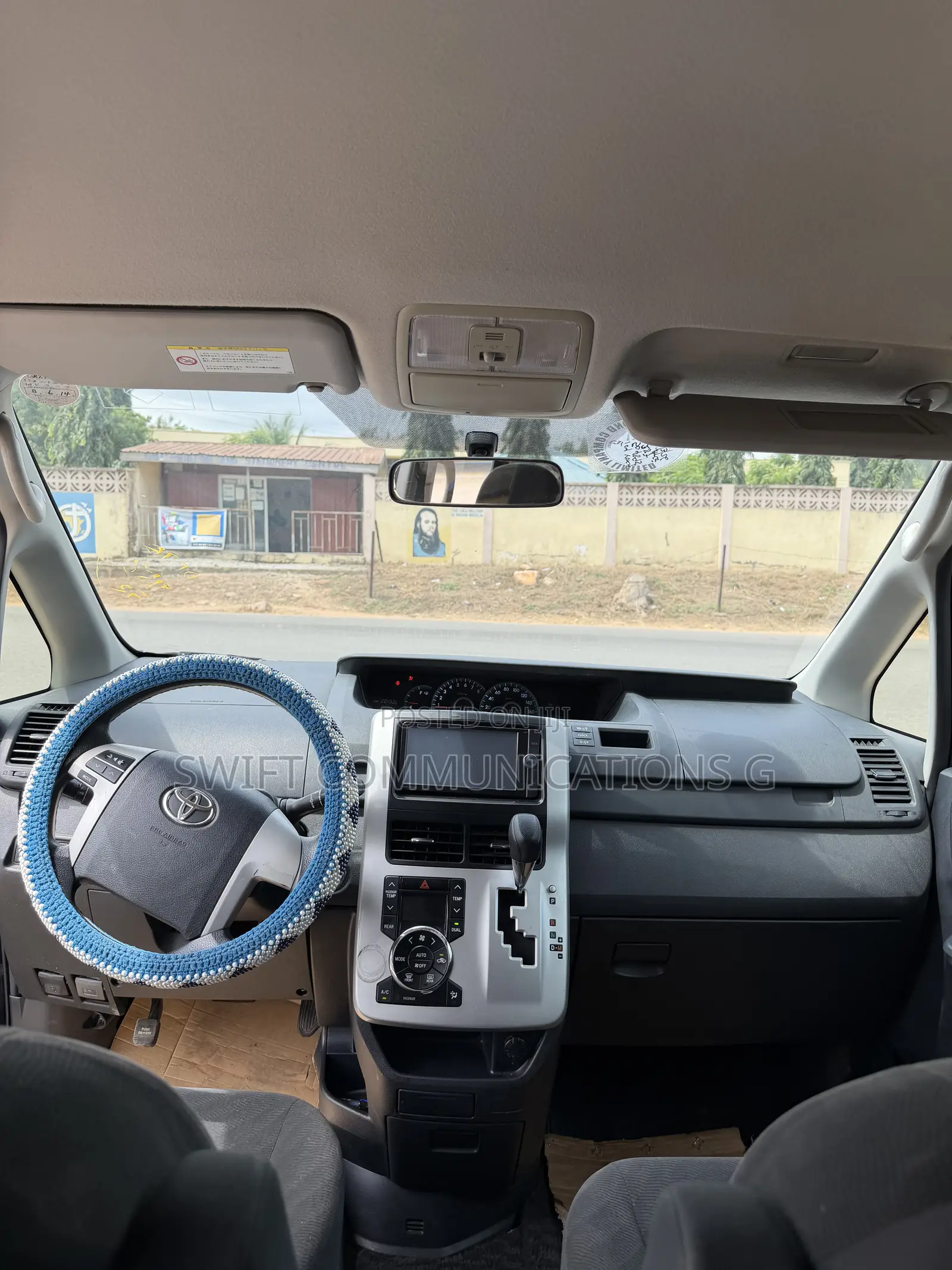 Toyota Voxy V 4WD 8-Seater 2012 Black