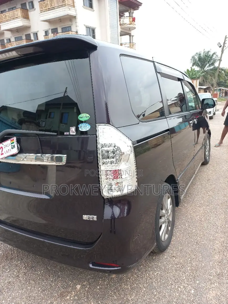 Toyota Voxy V 4WD 7-Seater 2012 Black