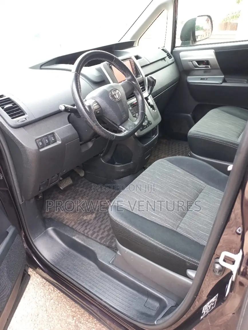 Toyota Voxy V 4WD 7-Seater 2012 Black