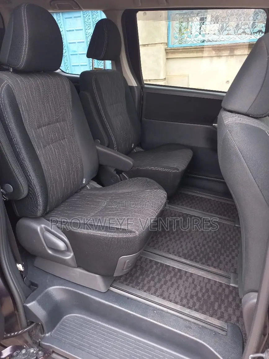 Toyota Voxy V 4WD 7-Seater 2012 Black