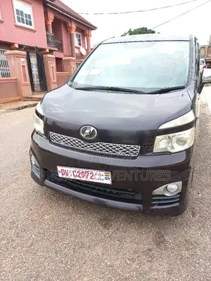 Toyota Voxy V 4WD 7-Seater 2012 Black
