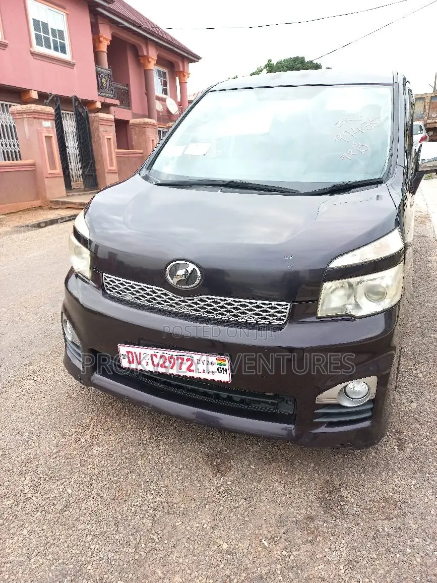 Toyota Voxy V 4WD 7-Seater 2012 Black