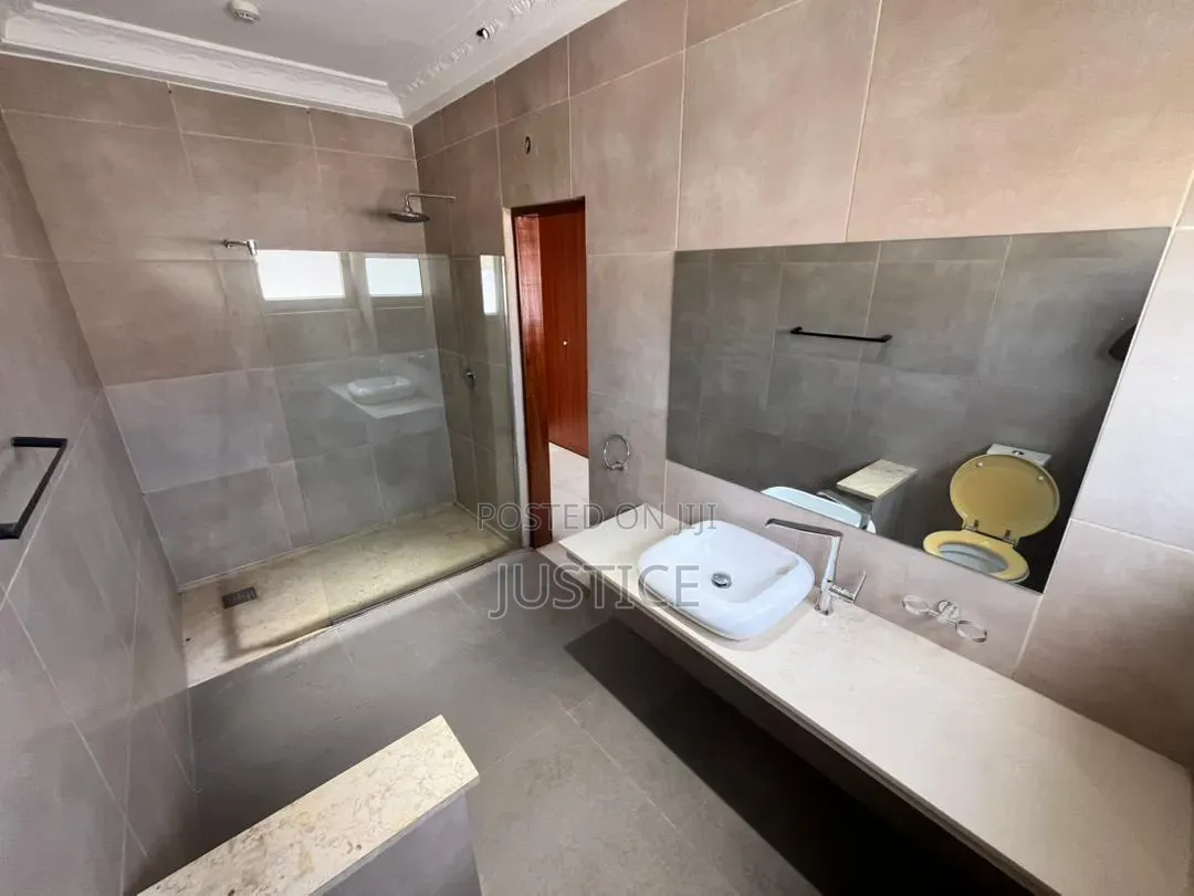 8bdrm Mansion in East Legon, Ghana Link Area for rent