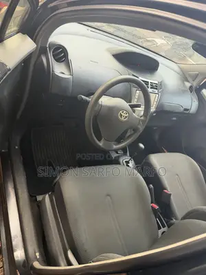 Toyota Vitz 1.0 FWD 5dr 2010 Black