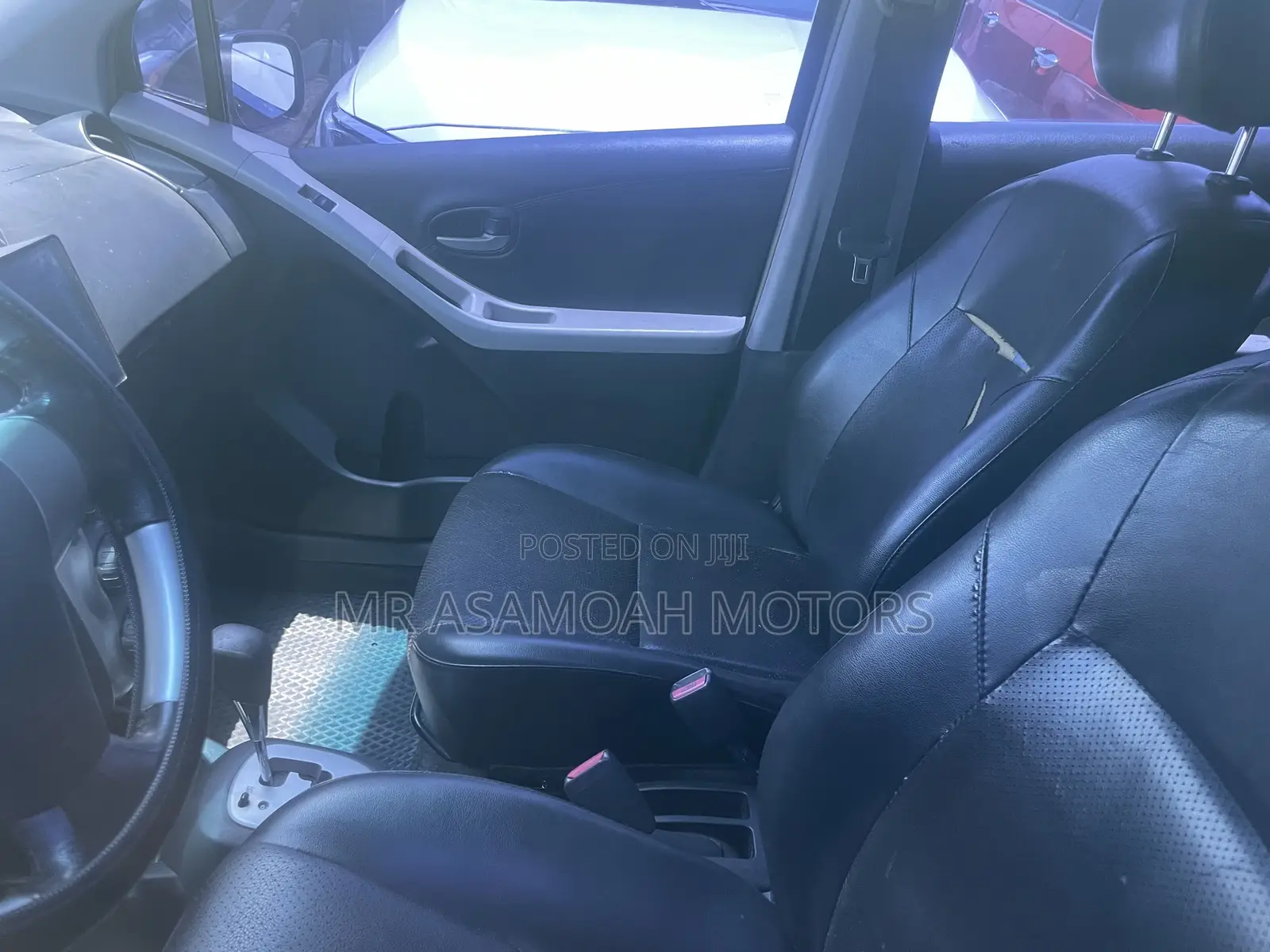 Toyota Yaris Base Hatchback 3dr 2010 Black