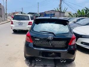 Toyota Yaris Base Hatchback 3dr 2010 Black