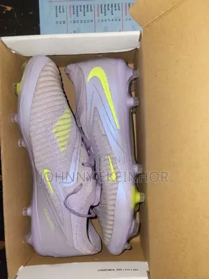 Nike Phantom Football Boots