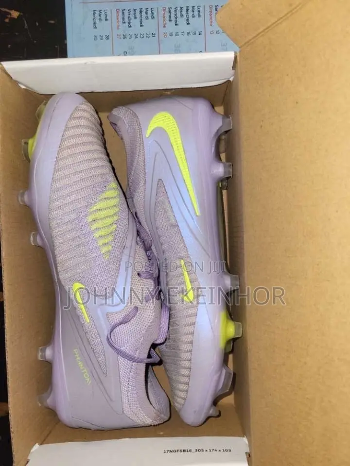 Nike Phantom Football Boots