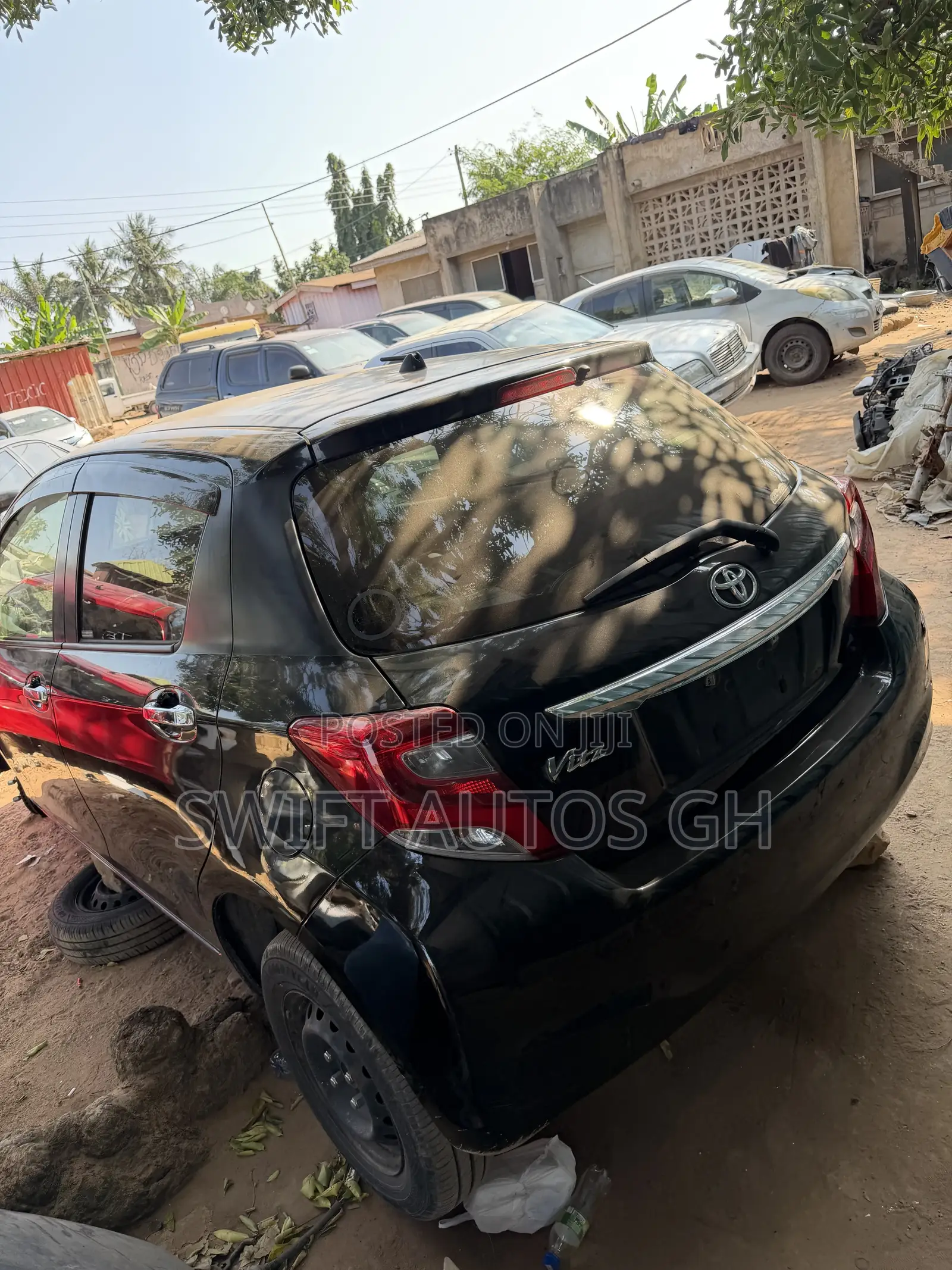 Toyota Vitz 1.3 FWD 5dr 2015 Black