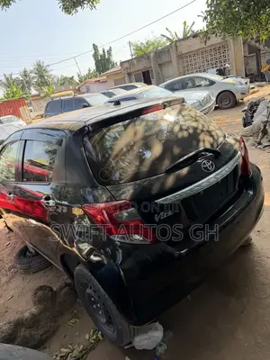 Toyota Vitz 1.3 FWD 5dr 2015 Black