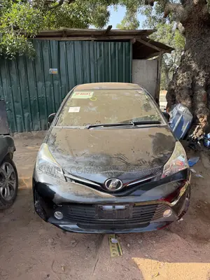 Toyota Vitz 1.3 FWD 5dr 2015 Black