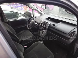 Toyota Noah 2010 Silver