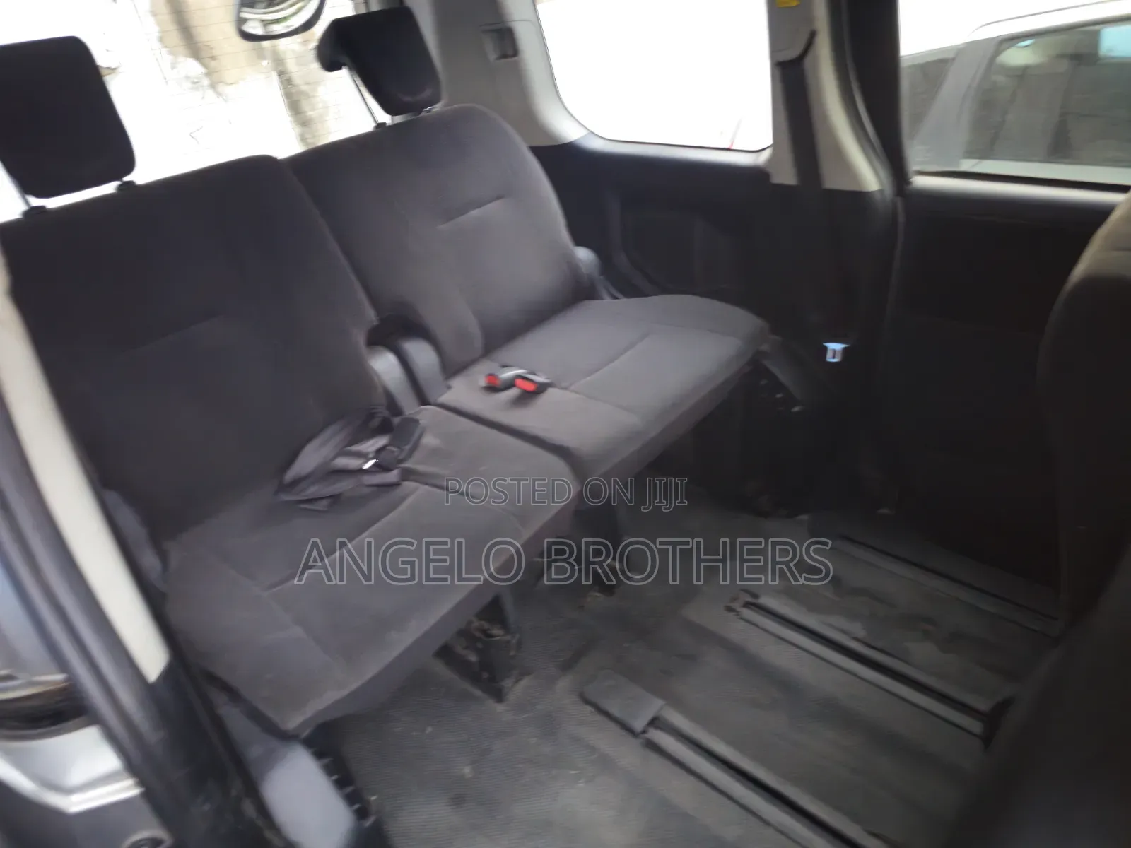 Toyota Noah 2010 Silver