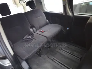 Toyota Noah 2010 Silver