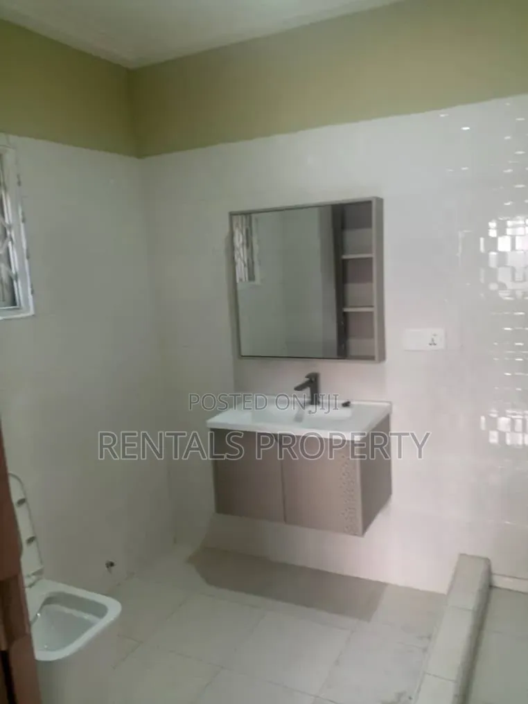 3bdrm Duplex in Estate for rent