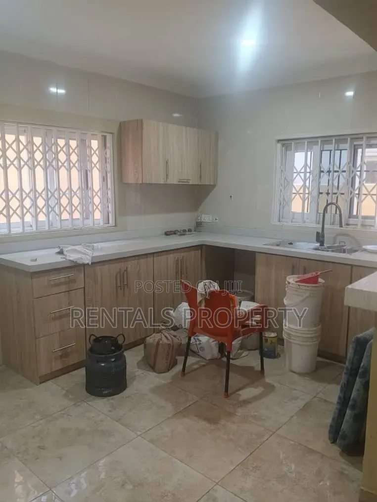 3bdrm Duplex in Estate for rent