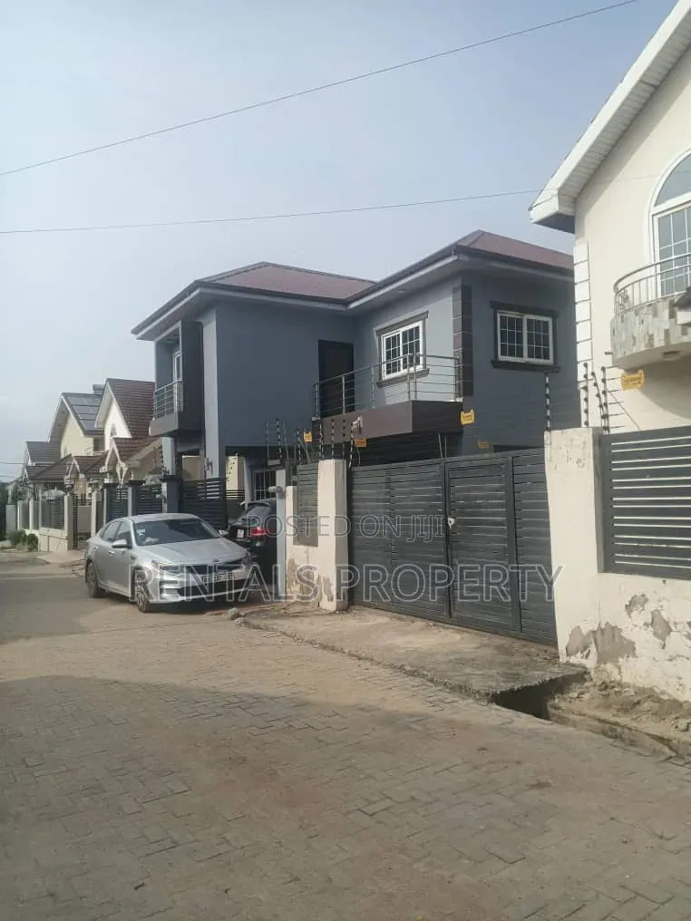 3bdrm Duplex in Estate for rent