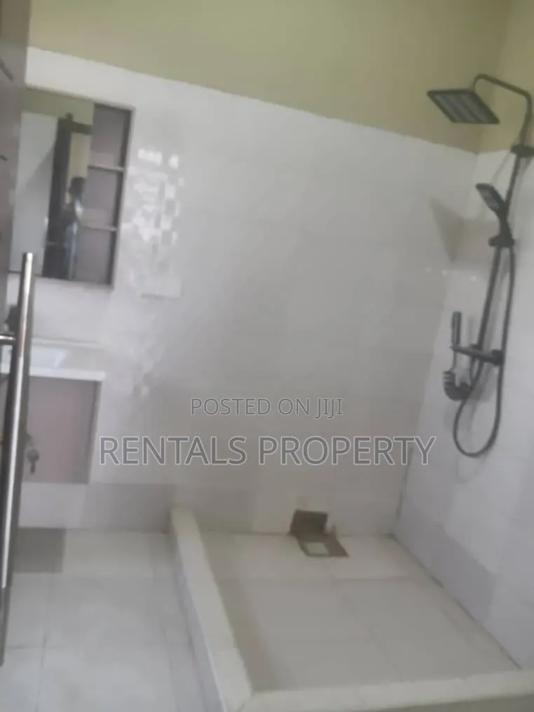 3bdrm Duplex in Estate for rent