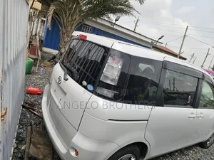 Toyota Sienta 2012 White